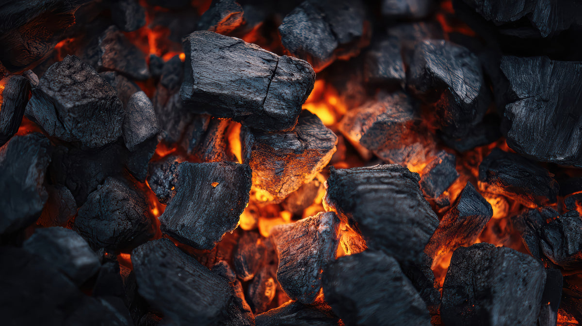 Lump Charcoal vs. Briquettes: What Changes on the Grill?